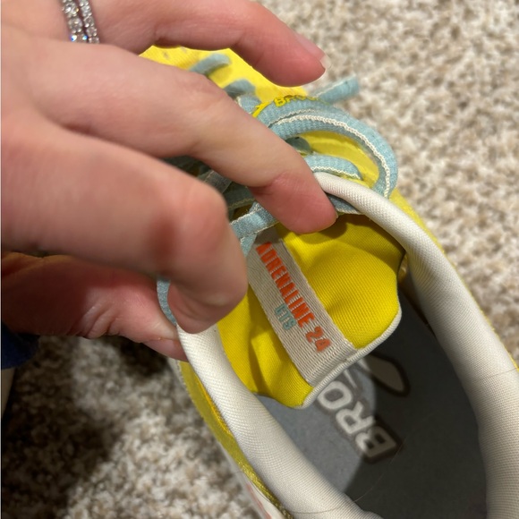 Brooks Adrenaline GTS 24 Yellow Running Shoes - Picture 4 of 8